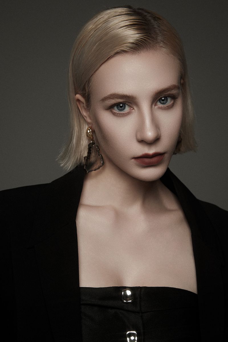 Headshot of model Asya with blonde hair and blue eyes.